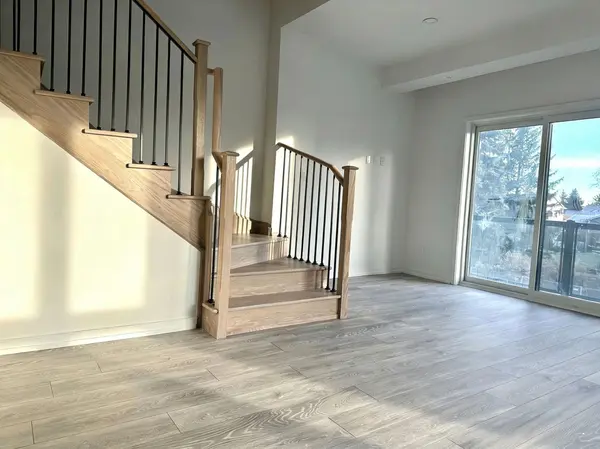 22 LYTHAM GREEN CIR #12, Newmarket, ON L3Y 0H4