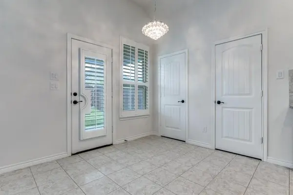 809 Orleans Square, Aubrey, TX 76227