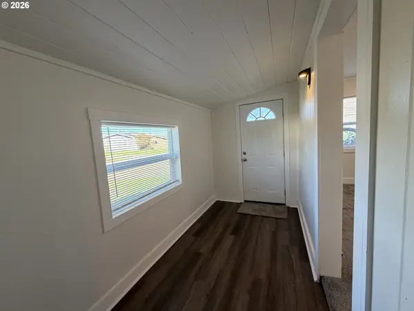 Sutherlin, OR 97479,1386 AIRWAY AVE