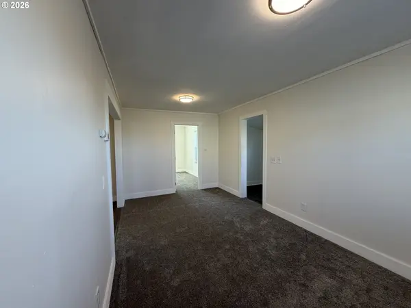 1386 AIRWAY AVE, Sutherlin, OR 97479