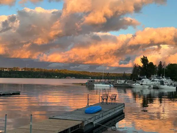 604 CHAMPLAIN RD, Tiny, ON L9M 0C2