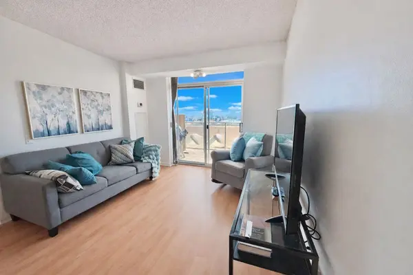 650 Lawrence AVE W #622, Toronto C04, ON M6A 3E8