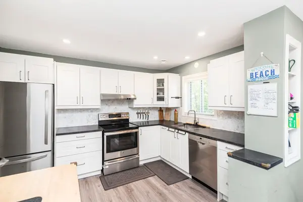 2055 Churchill AVE, Burlington, ON L7R 3T8