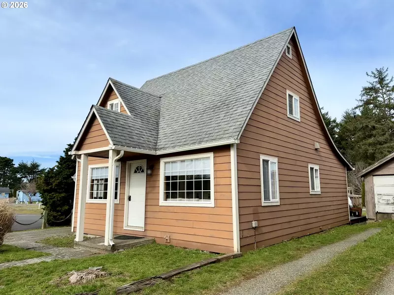 945 2ND ST, Bandon, OR 97411