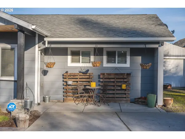 1812 ROBERTS ST, The Dalles, OR 97058