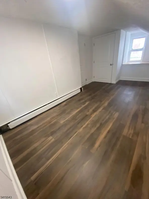 61 Highland St, Paterson City, NJ 07524