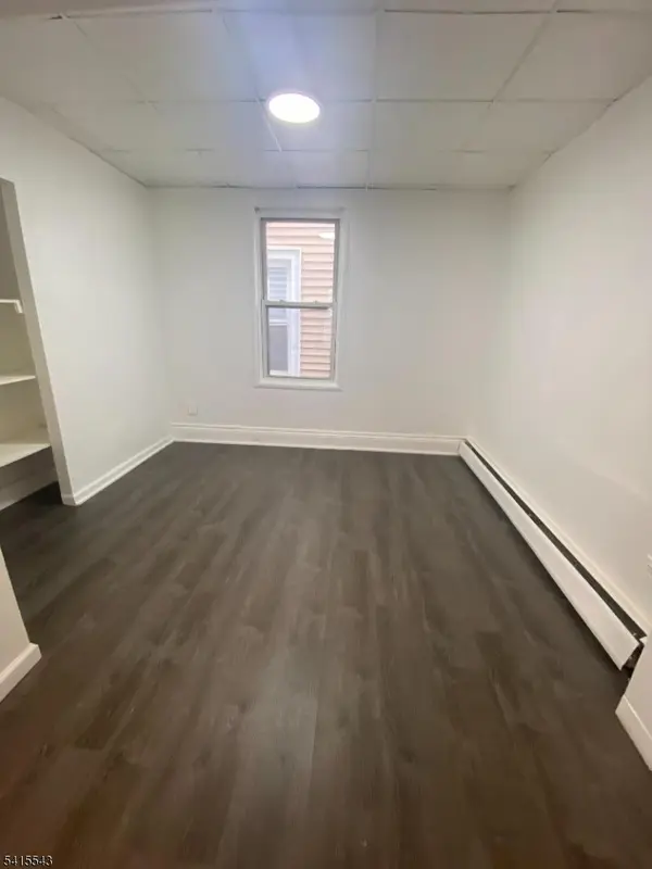 61 Highland St, Paterson City, NJ 07524