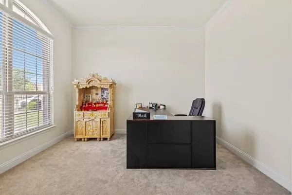 Grand Prairie, TX 75052,417 Burberry Drive