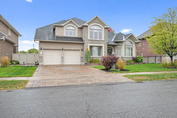 11 Tradewinds DR, Barrhaven, ON K2G 6Y4