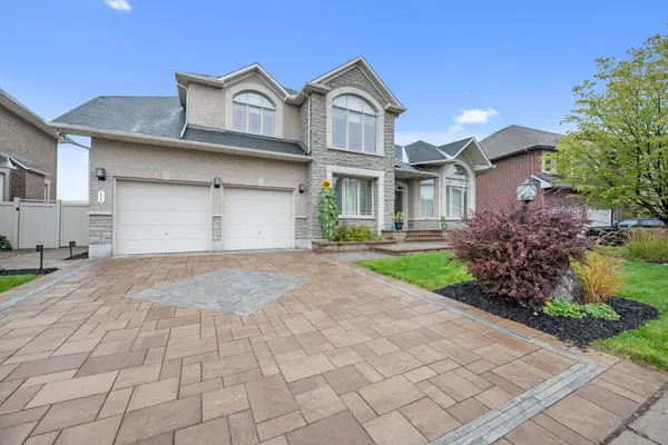 11 Tradewinds DR, Barrhaven, ON K2G 6Y4