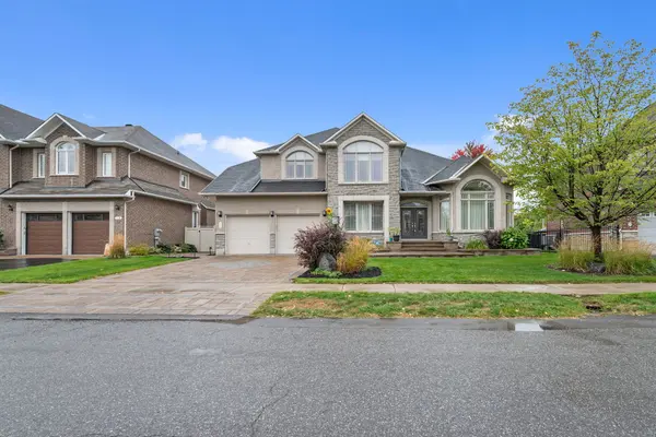 11 Tradewinds DR, Barrhaven, ON K2G 6Y4