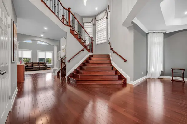 11 Tradewinds DR, Barrhaven, ON K2G 6Y4