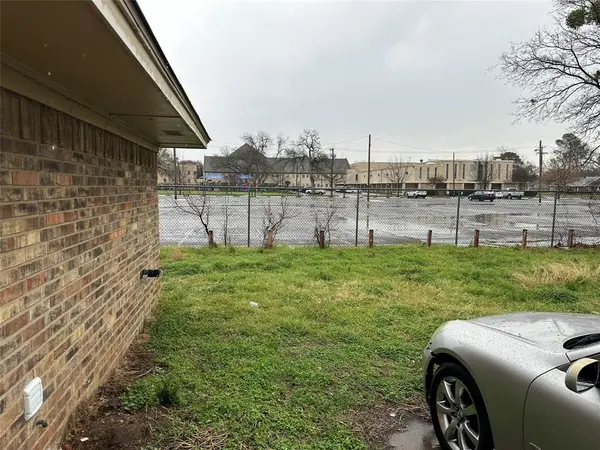 210 W 4th Street, Irving, TX 75060