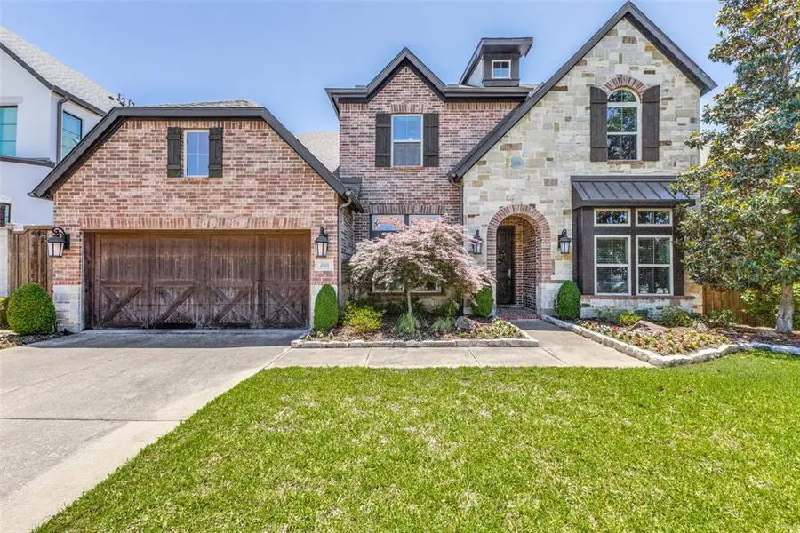 4008 N Cresthaven Road, Dallas, TX 75209
