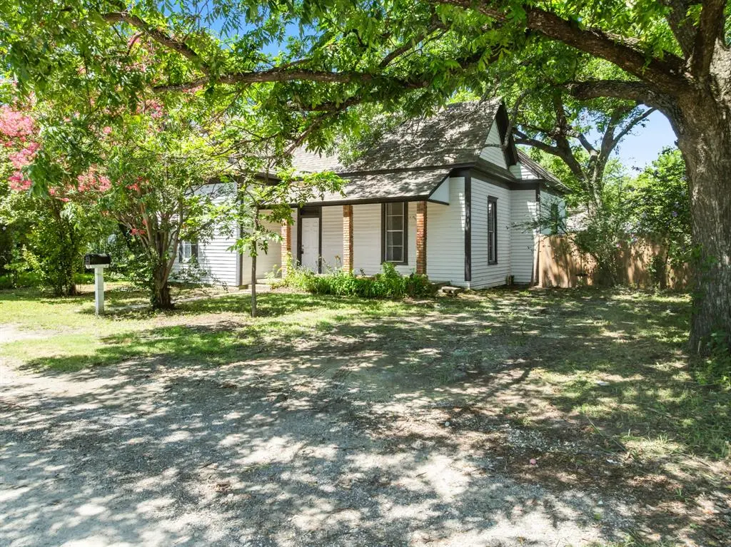 102 Chestnut Street, Hillsboro, TX 76645