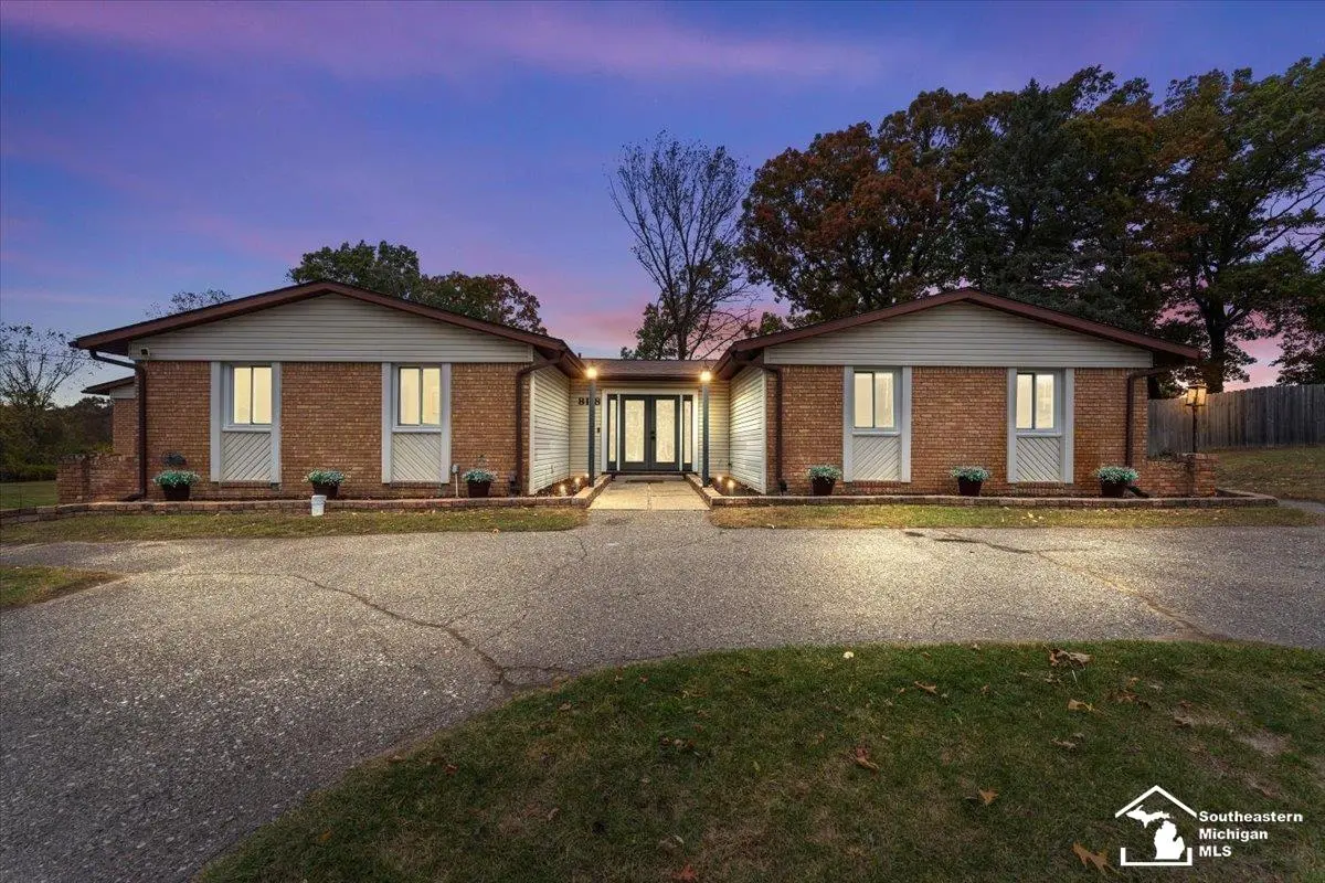 8118 Rene DR, White Lake Twp, MI 48386