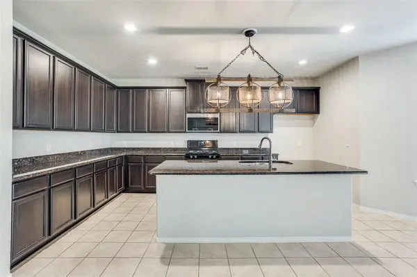 1725 Crescent Oak Street, Wylie, TX 75098