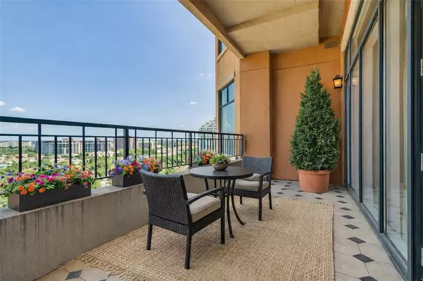 Dallas, TX 75219,2828 Hood Street #907