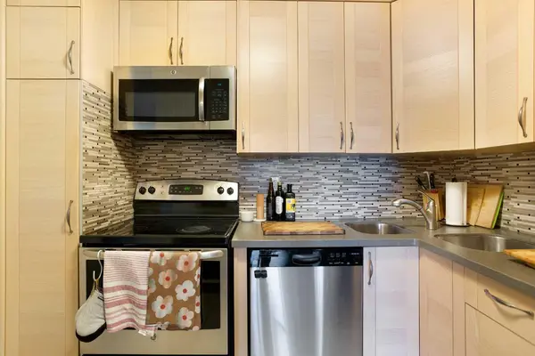 809 4 ST NE #204, Calgary, AB T2E 3S9