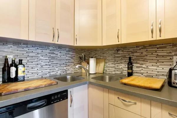 809 4 ST NE #204, Calgary, AB T2E 3S9