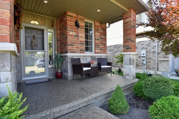 12 Degrow CRES, Hamilton, ON L0R 1C0