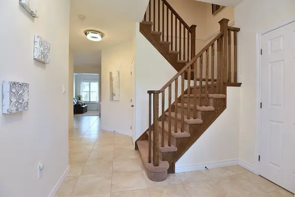 12 Degrow CRES, Hamilton, ON L0R 1C0