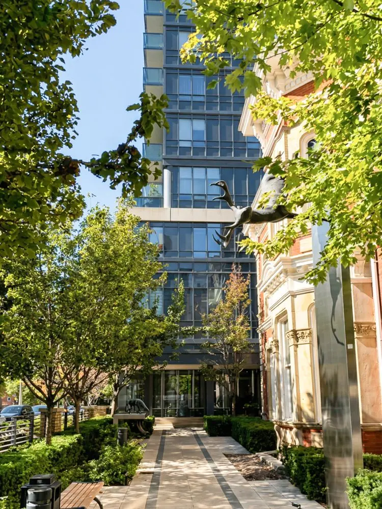 28 Linden ST S #605, Toronto C08, ON M4Y 0A4