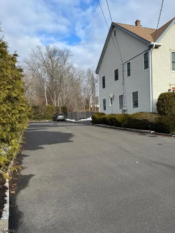 630 Valley Rd, Long Hill Twp., NJ 07933