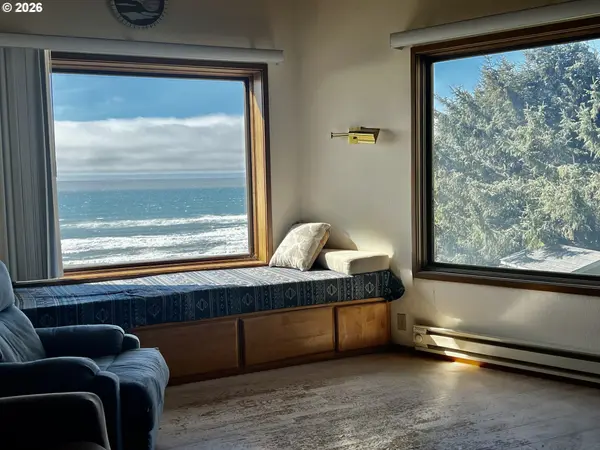 Gold Beach, OR 97444,94444 LINDA LN