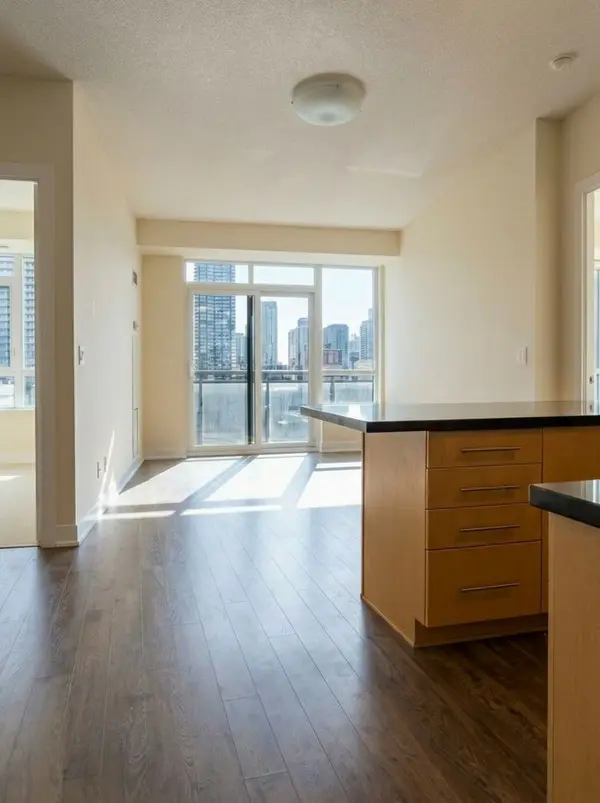 28 Linden ST S #605, Toronto C08, ON M4Y 0A4