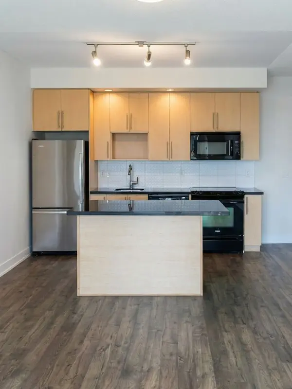 28 Linden ST S #605, Toronto C08, ON M4Y 0A4