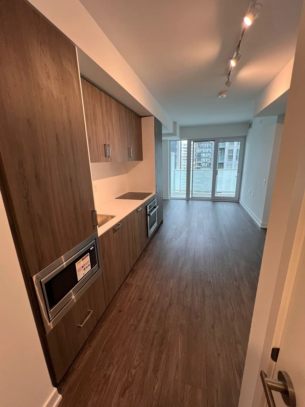 88 Queen ST E #2216, Toronto C08, ON M5C 1S1