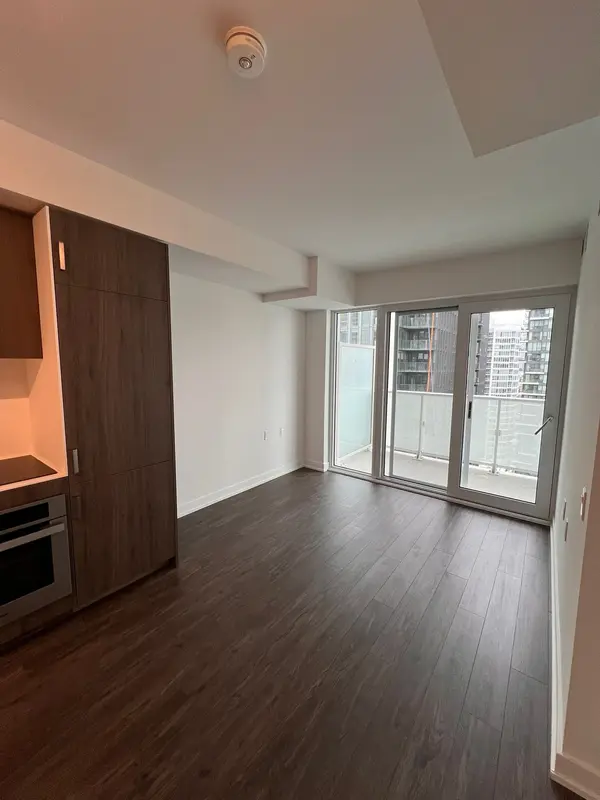 88 Queen ST E #2216, Toronto C08, ON M5C 1S1