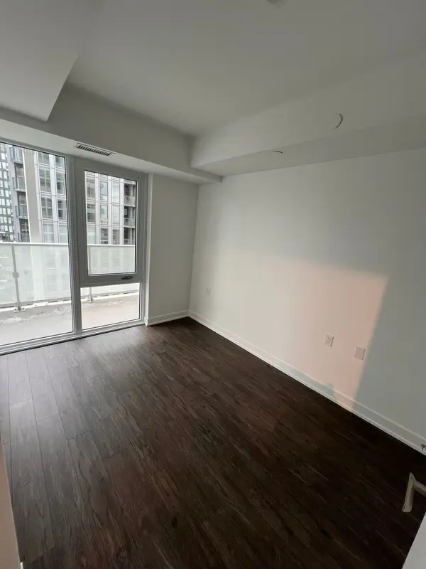 88 Queen ST E #2216, Toronto C08, ON M5C 1S1