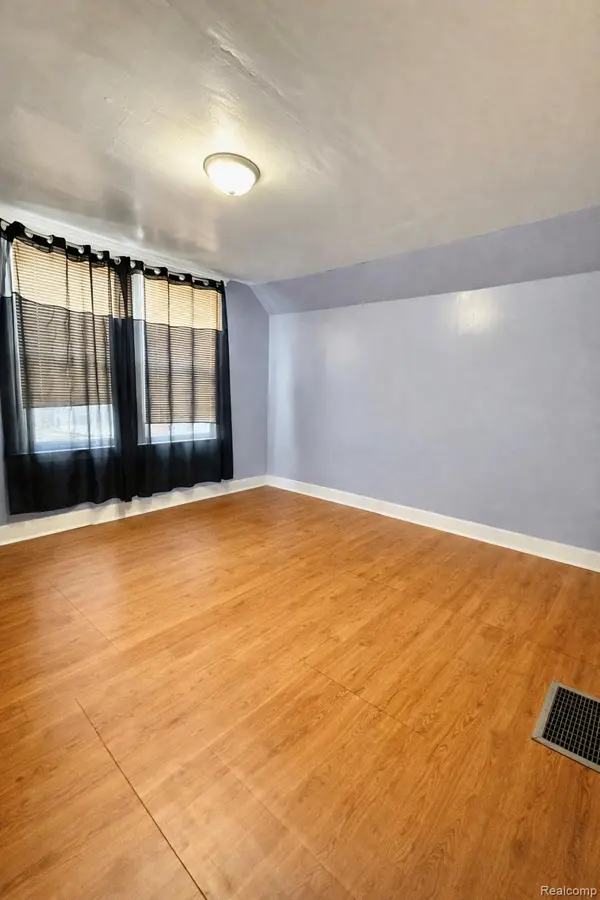 1928 Yemans ST, Hamtramck, MI 48212