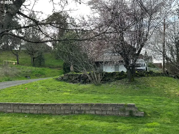 1387 NW GROVE ST, Roseburg, OR 97471