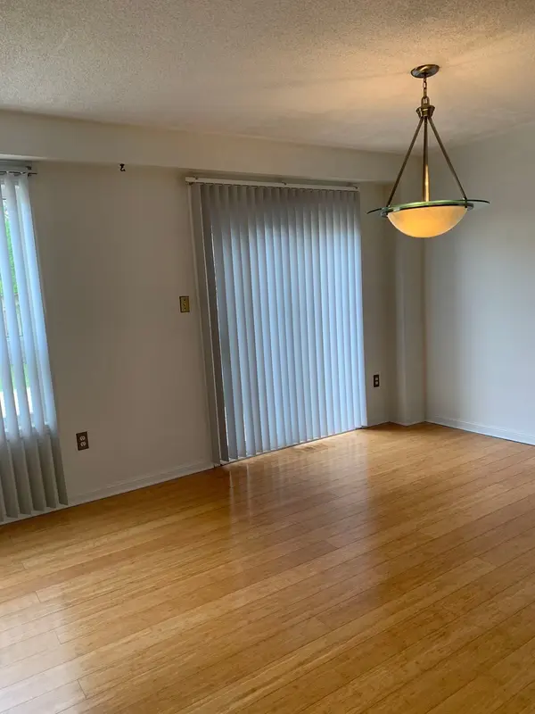 50 Toscana DR, Whitby, ON L1R 3N7