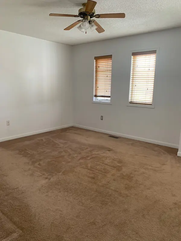 50 Toscana DR, Whitby, ON L1R 3N7