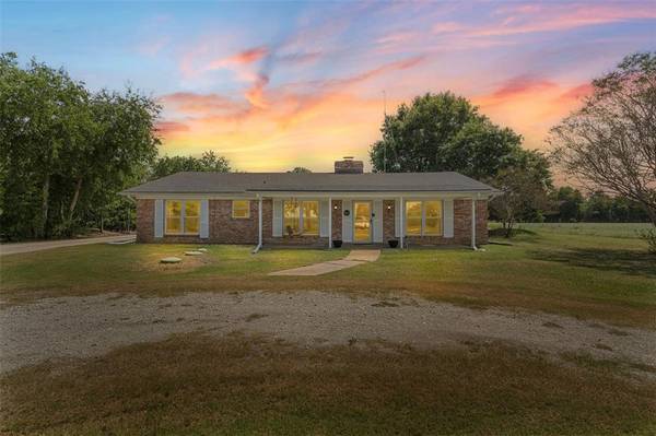 1348 Fm 434,  Chilton,  TX 76632