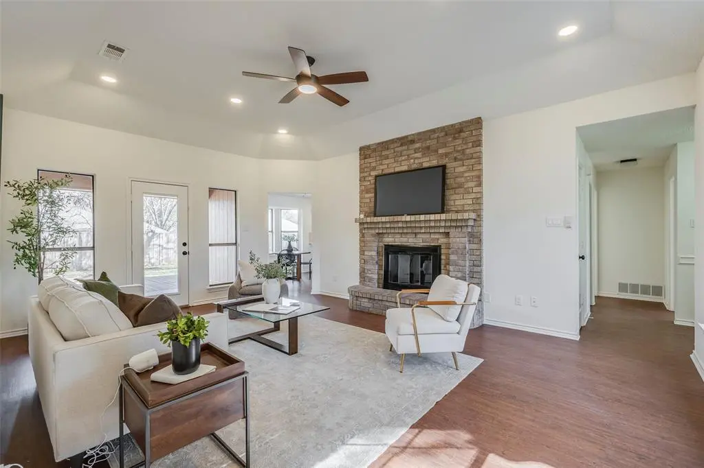 7908 Moss Rock Drive, Fort Worth, TX 76123