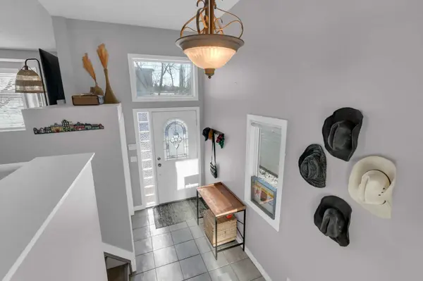 40 Hunters Gate, Okotoks, AB T0L 1T4