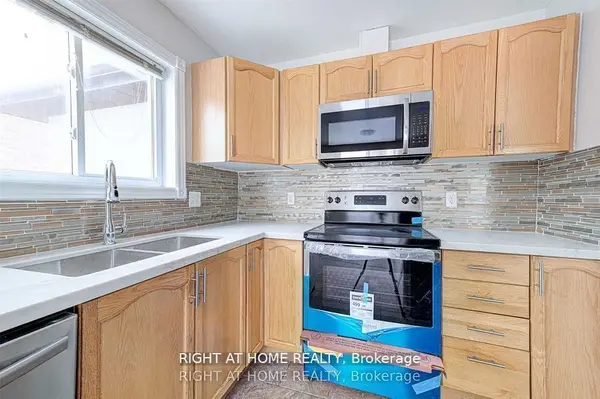 146 CHELTENHAM RD #Main, Barrie, ON L4M 6S6