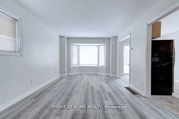 146 CHELTENHAM RD #Main, Barrie, ON L4M 6S6