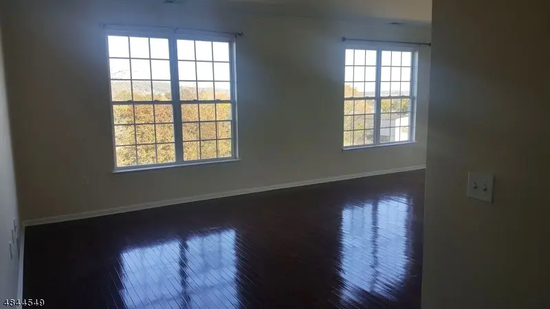 33 Conover Ter, Lebanon Boro, NJ 08833