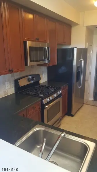 33 Conover Ter, Lebanon Boro, NJ 08833