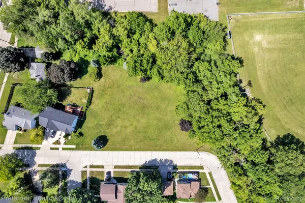 000 HANOVER ST, Dearborn Heights, MI 48125