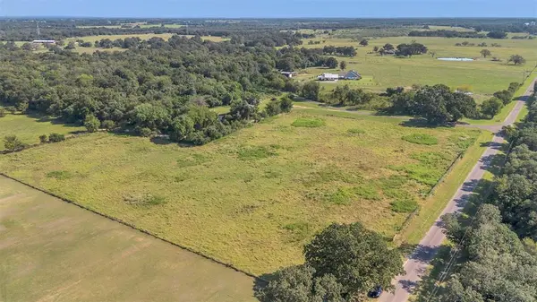 8900 Old Highway, Calvert, TX 77837