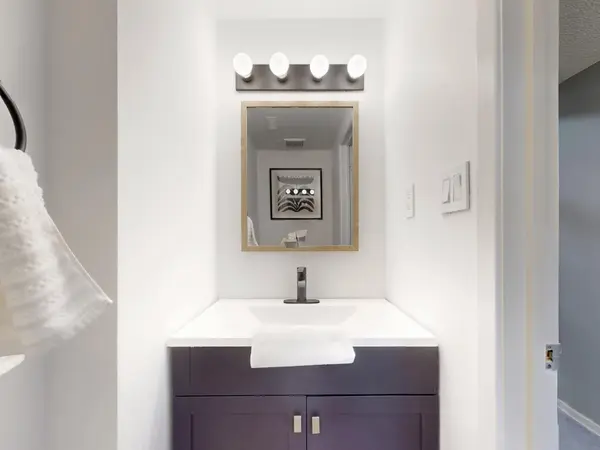 1755 Rathburn RD E #7, Mississauga, ON L4W 2M8