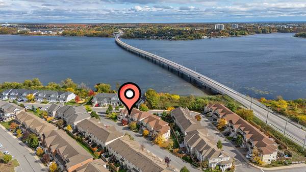 905 Ascot LN, Kingston, ON K7K 0C8