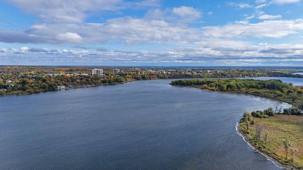 905 Ascot LN, Kingston, ON K7K 0C8